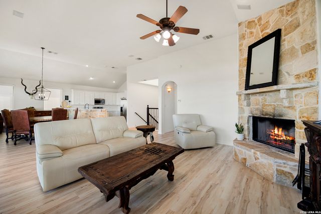 2633 LAKEVIEW DR, Canyon Lake, TX 78133