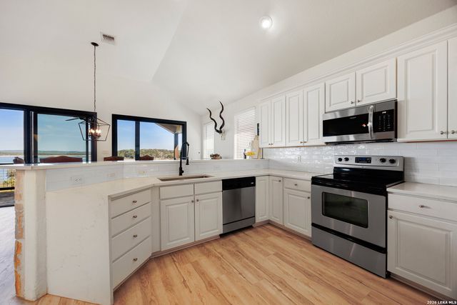 2633 LAKEVIEW DR, Canyon Lake, TX 78133