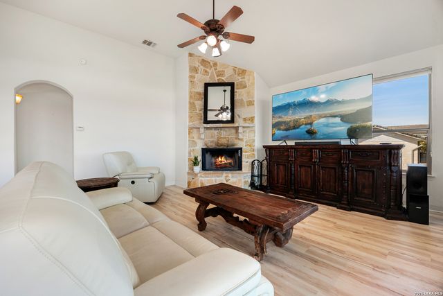 2633 LAKEVIEW DR, Canyon Lake, TX 78133