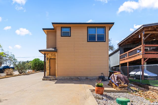 2633 LAKEVIEW DR, Canyon Lake, TX 78133