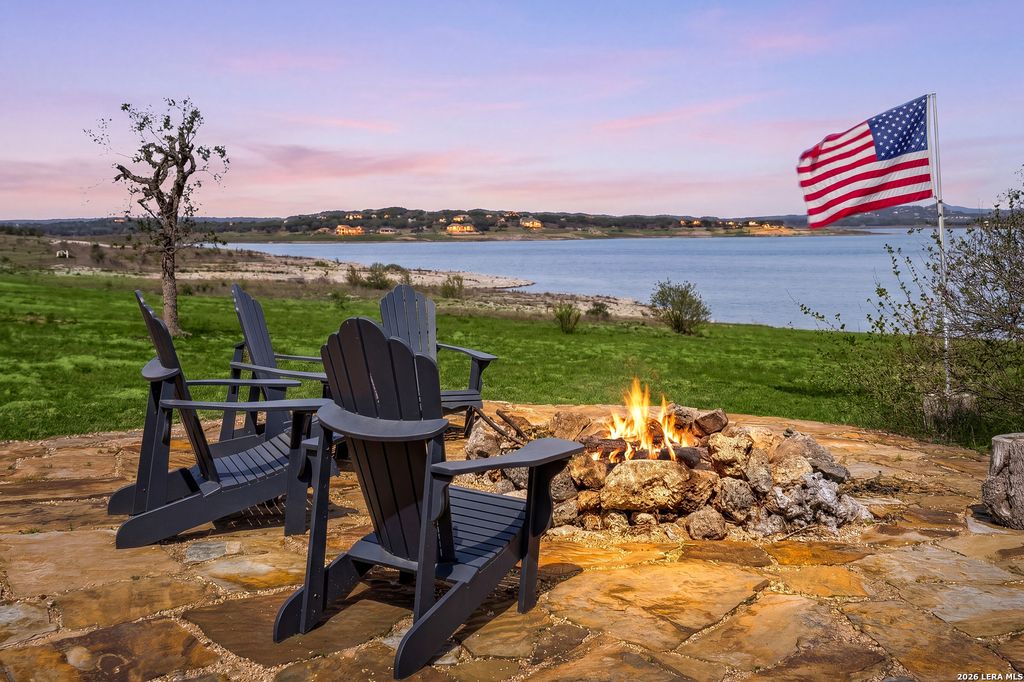 2633 LAKEVIEW DR, Canyon Lake, TX 78133