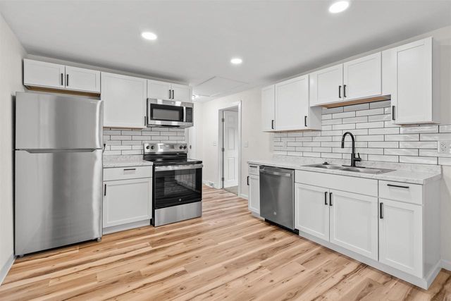 1322 BROAD STREET, Oshkosh, WI 54901