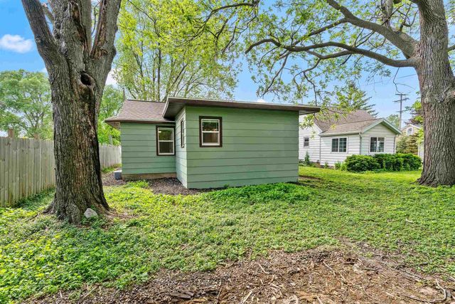 1322 BROAD STREET, Oshkosh, WI 54901