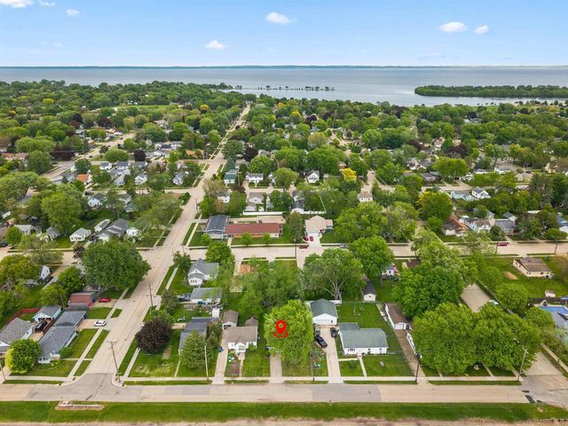 1322 BROAD STREET, Oshkosh, WI 54901