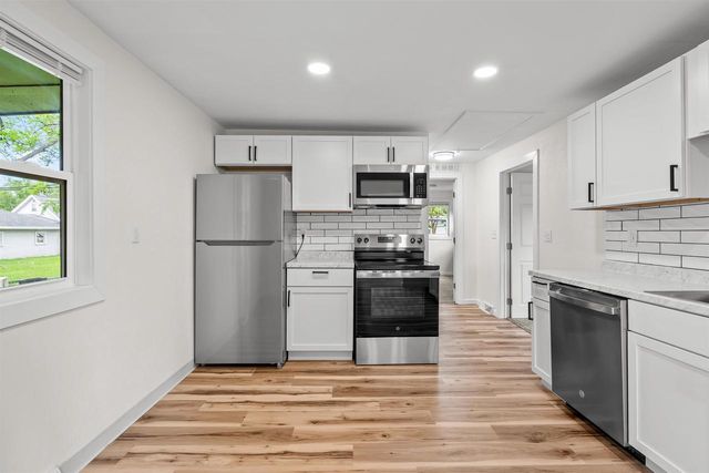 1322 BROAD STREET, Oshkosh, WI 54901