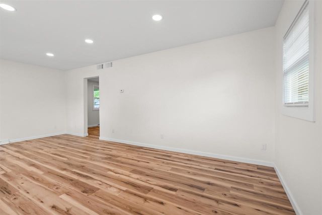1322 BROAD STREET, Oshkosh, WI 54901