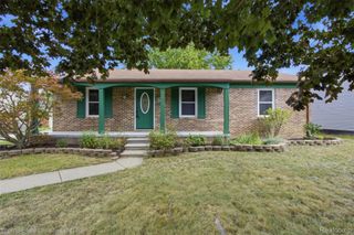 2814 Warrior Drive, Wixom, MI 48393