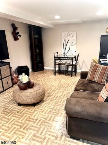 128 White Oak Ter, Belleville Twp., NJ 07109