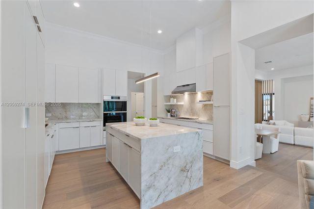 17892 Hampshire Ln, Boca Raton, FL 33498