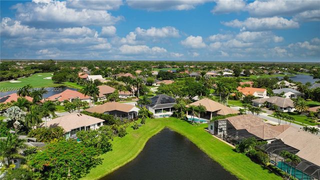 17892 Hampshire Ln, Boca Raton, FL 33498