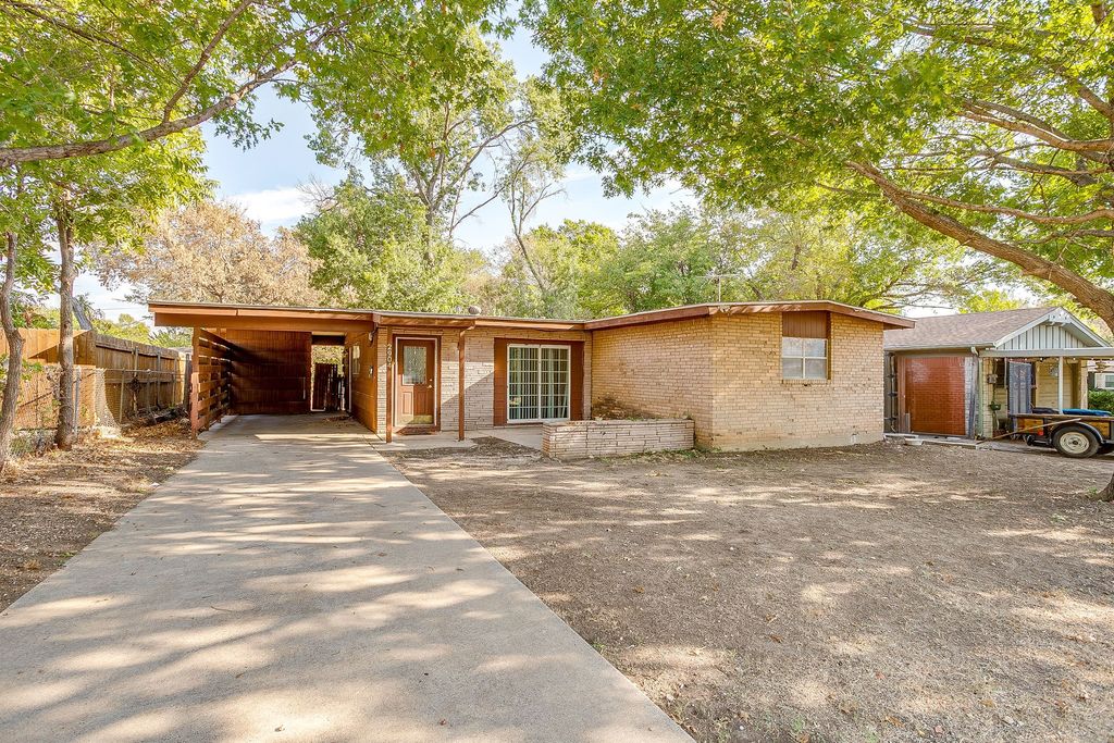 2904 Cordone Street, Fort Worth, TX 76133 — photo 2