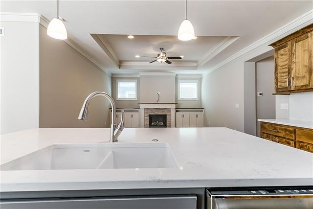 8141 N Farley Avenue, Kansas City, MO 64158