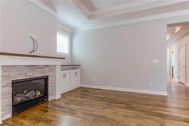 8141 N Farley Avenue, Kansas City, MO 64158