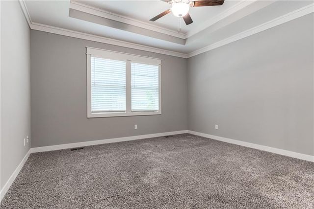 8141 N Farley Avenue, Kansas City, MO 64158