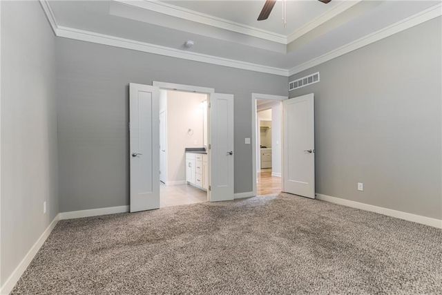 8141 N Farley Avenue, Kansas City, MO 64158