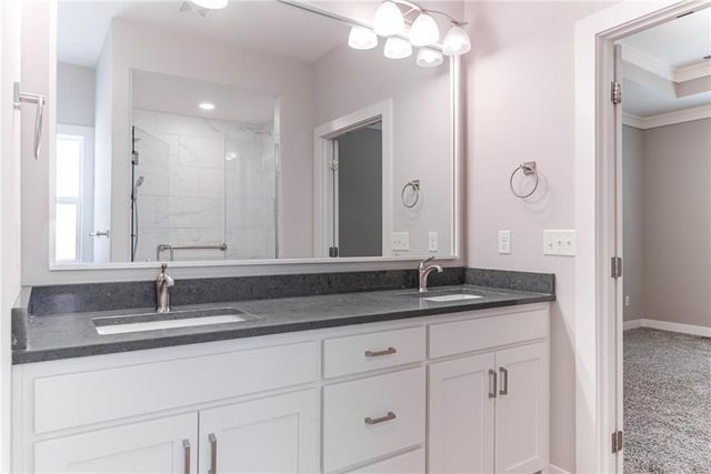 8141 N Farley Avenue, Kansas City, MO 64158