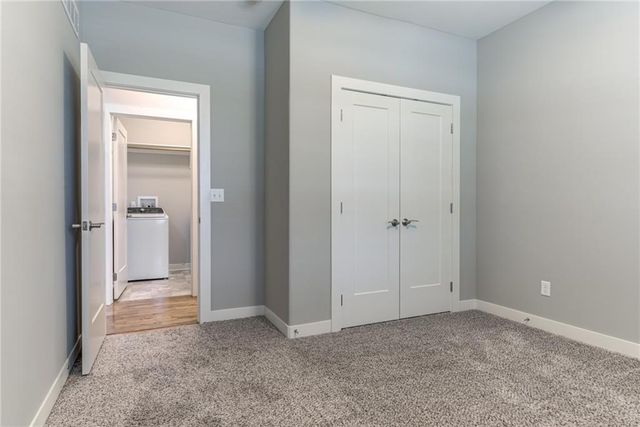 8141 N Farley Avenue, Kansas City, MO 64158