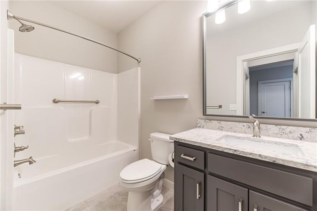 8141 N Farley Avenue, Kansas City, MO 64158