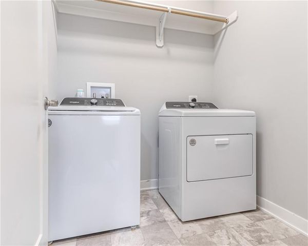 8141 N Farley Avenue, Kansas City, MO 64158