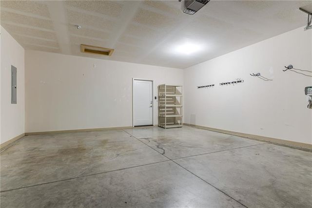 8141 N Farley Avenue, Kansas City, MO 64158