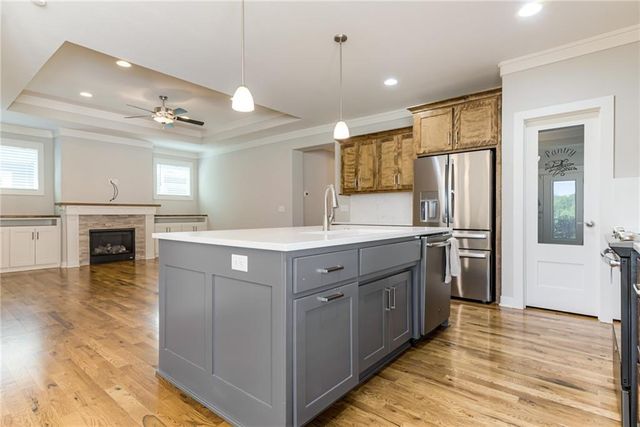 8141 N Farley Avenue, Kansas City, MO 64158