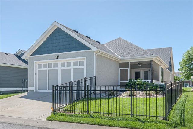 8141 N Farley Avenue, Kansas City, MO 64158