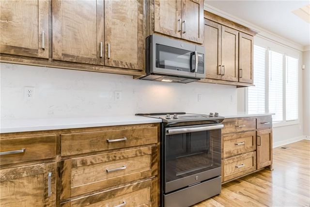 8141 N Farley Avenue, Kansas City, MO 64158