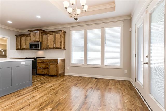 8141 N Farley Avenue, Kansas City, MO 64158