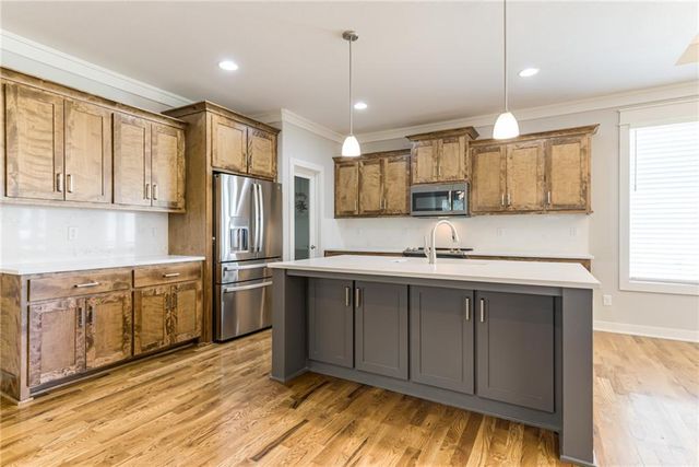 8141 N Farley Avenue, Kansas City, MO 64158