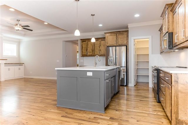 8141 N Farley Avenue, Kansas City, MO 64158