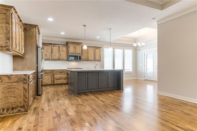 8141 N Farley Avenue, Kansas City, MO 64158