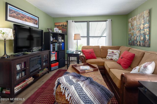 3 Warner Way, Toms River, NJ 08755