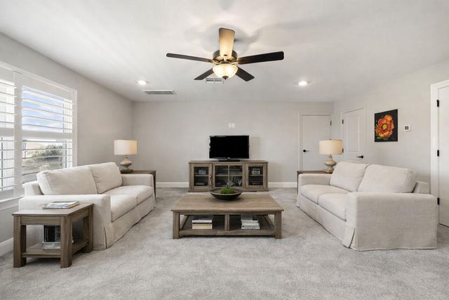 1006 Woodpark LN, Georgetown, TX 78633