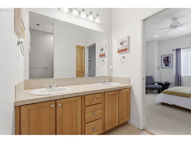 10308 Sw HOLLYRIDGE Ln, Beaverton, OR 97005