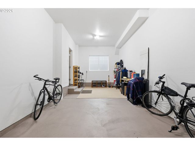 10308 Sw HOLLYRIDGE Ln, Beaverton, OR 97005