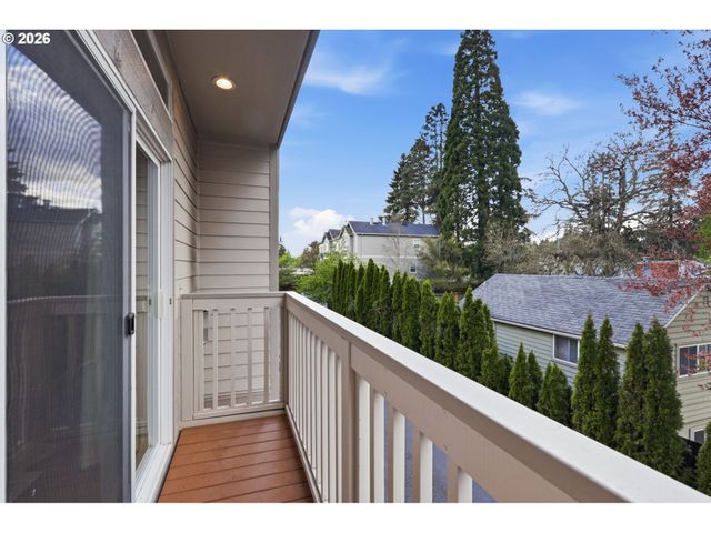 10308 Sw HOLLYRIDGE Ln, Beaverton, OR 97005