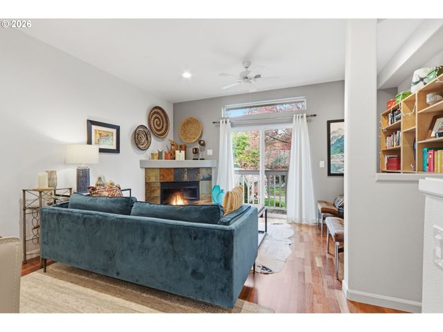 10308 Sw HOLLYRIDGE Ln, Beaverton, OR 97005