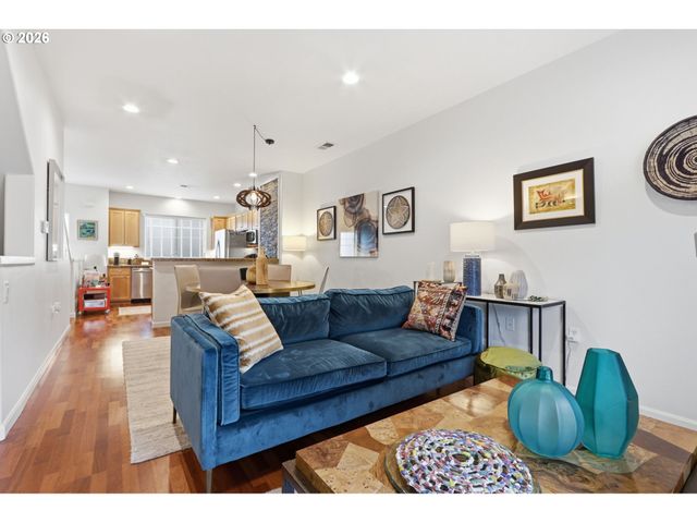 10308 Sw HOLLYRIDGE Ln, Beaverton, OR 97005