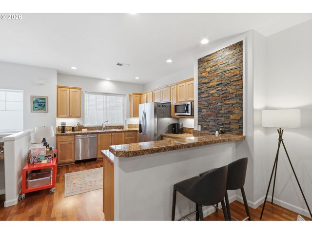 10308 Sw HOLLYRIDGE Ln, Beaverton, OR 97005