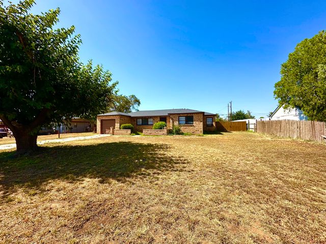 1827 8th Street, Levelland, TX 79336