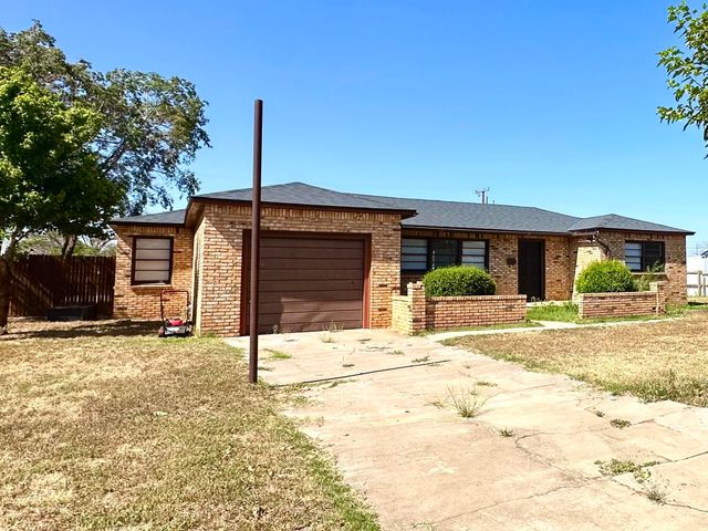 1827 8th Street, Levelland, TX 79336