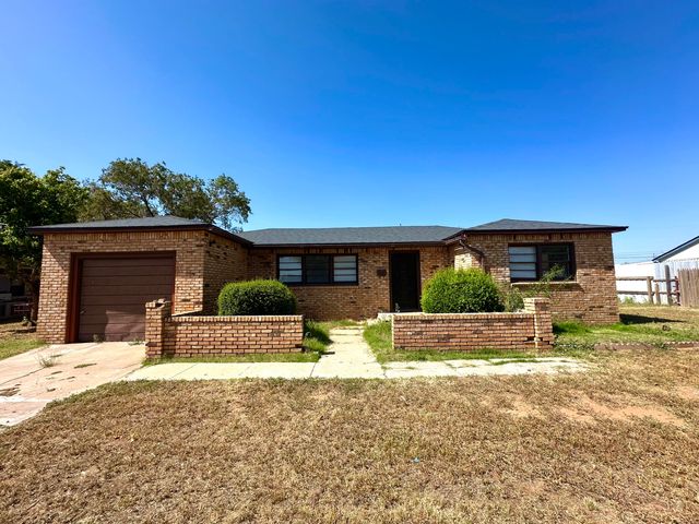 1827 8th Street, Levelland, TX 79336