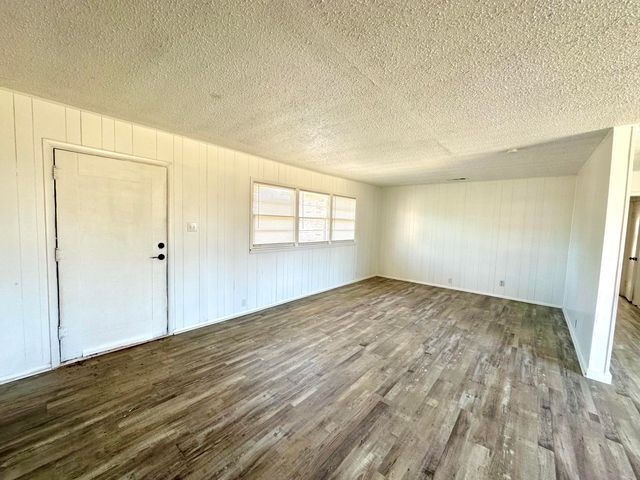 1827 8th Street, Levelland, TX 79336