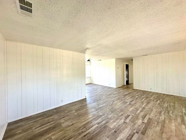 1827 8th Street, Levelland, TX 79336