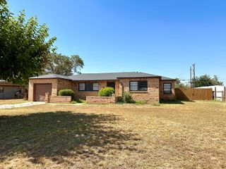1827 8th Street, Levelland, TX 79336