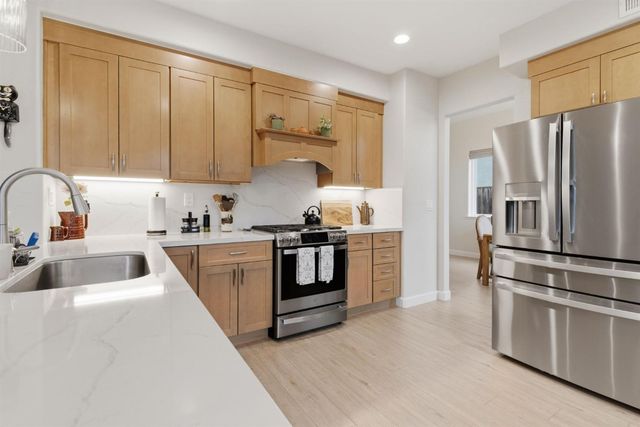 1754 Komenich Dr, Manteca, CA 95336