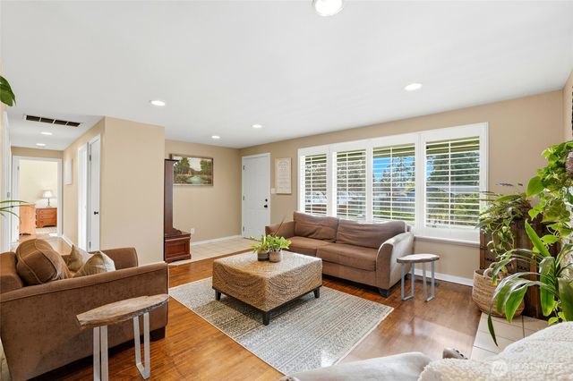 4705 237th Street SW, Mountlake Terrace, WA 98043