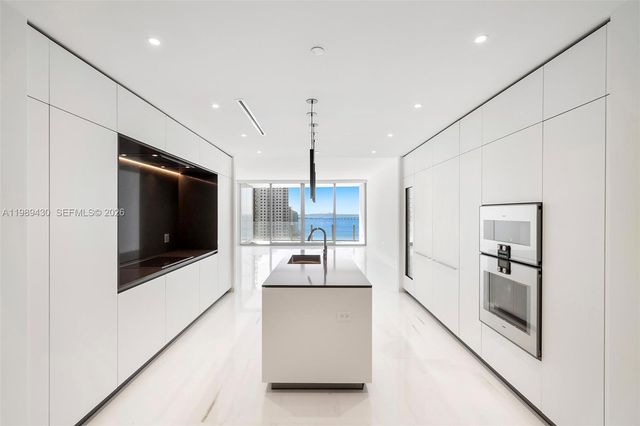 300 Biscayne Boulevard Way 1904C, Miami, FL 33131