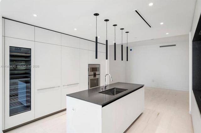 300 Biscayne Boulevard Way 1904C, Miami, FL 33131