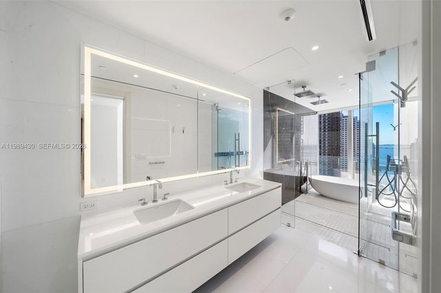 300 Biscayne Boulevard Way 1904C, Miami, FL 33131